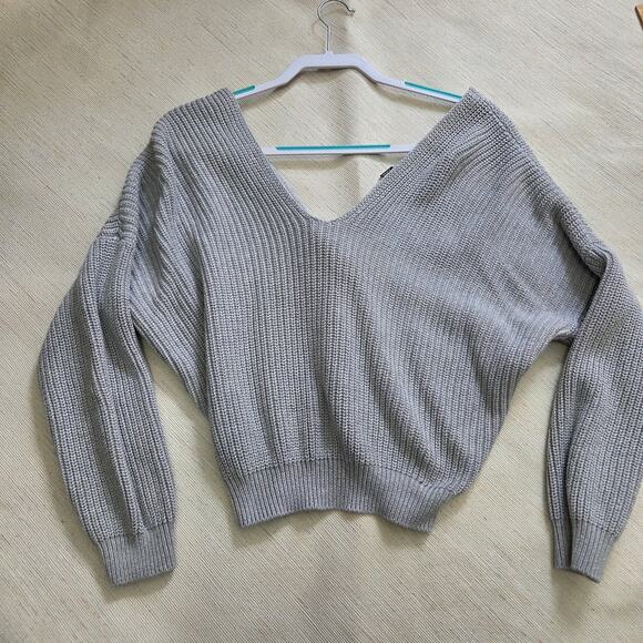 FOREVER 21 Woman's Grey Long Sleeve Sweater size S  half open cross back - Picture 2 of 6